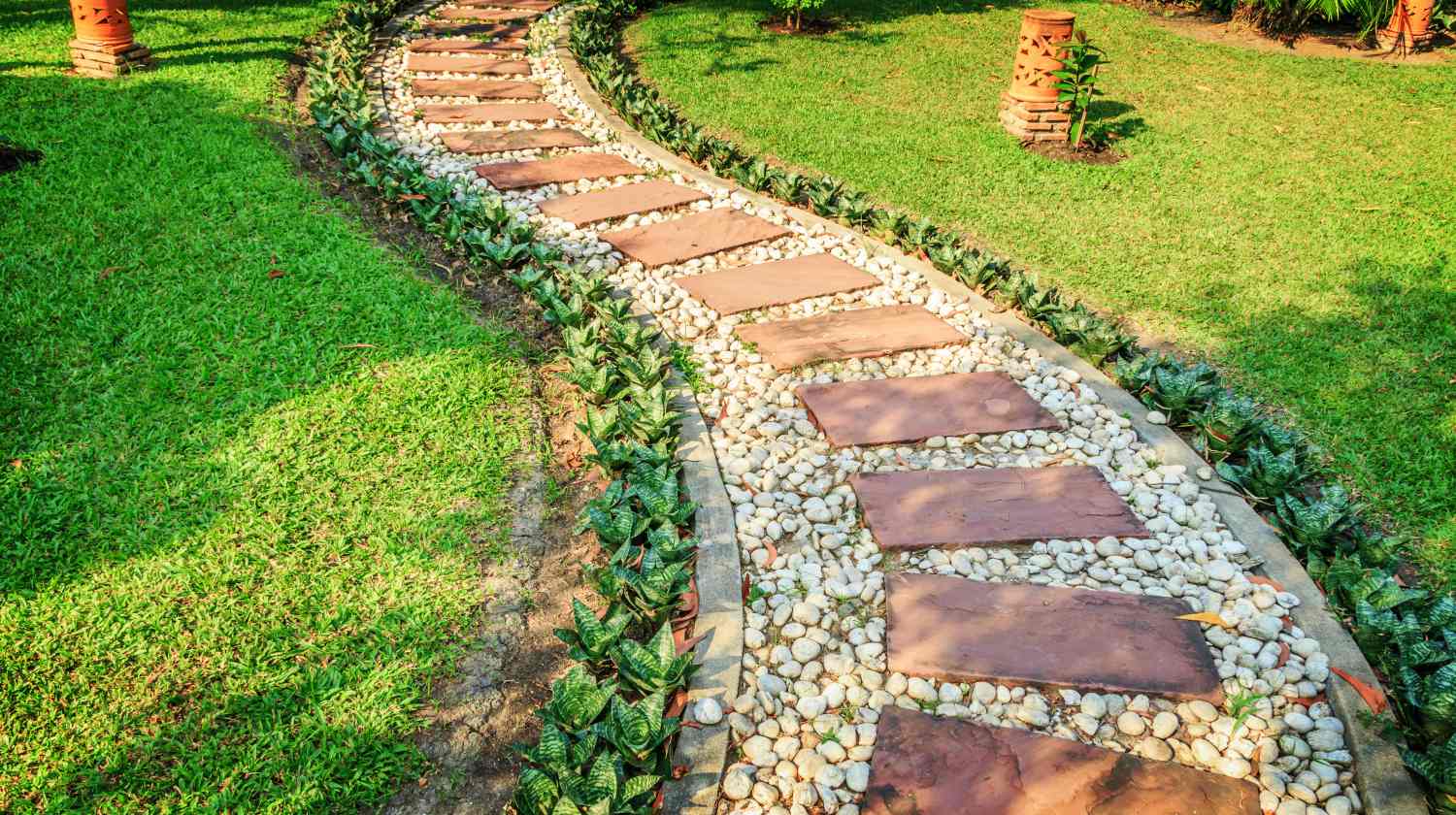 inspiring-suggestions-that-we-love-frontlawnwalkways-diy-garden